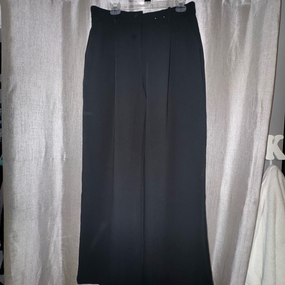 Abercrombie and Fitch Premium Crepe Tailored
Ultra Wide-Leg Pant